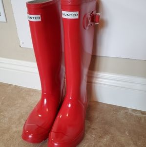 Tall Red hunter Rain bootd in size 7
